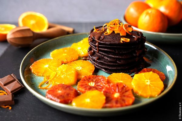 Schoko-Pancakes mit Orangen