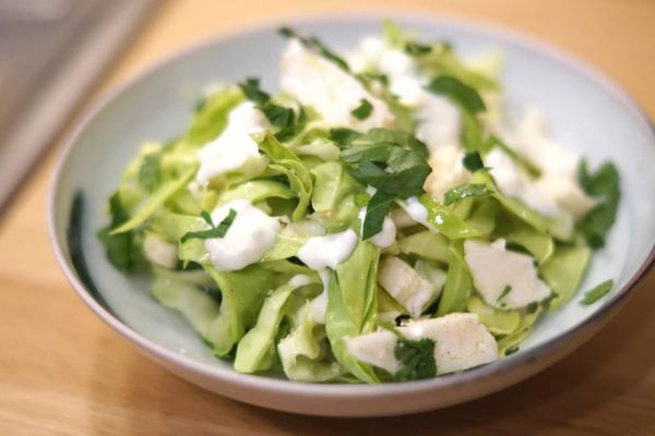 Blumenkohl-Spitzkohl Salat mit Krendressing